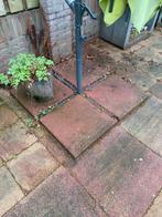 8 tegels voor parasol  met twee parasolhouders(gratis), Tuin en Terras, Ophalen, Zo goed als nieuw, Beton, Terrastegels