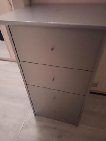 Grijze ladekast met 4 lades