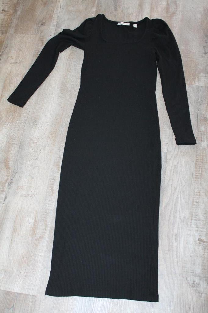 Mooie lange jurk voor een (jonge)dame, Kleding | Dames, Jurken, Zo goed als nieuw, Maat 34 (XS) of kleiner, Zwart, Onder de knie