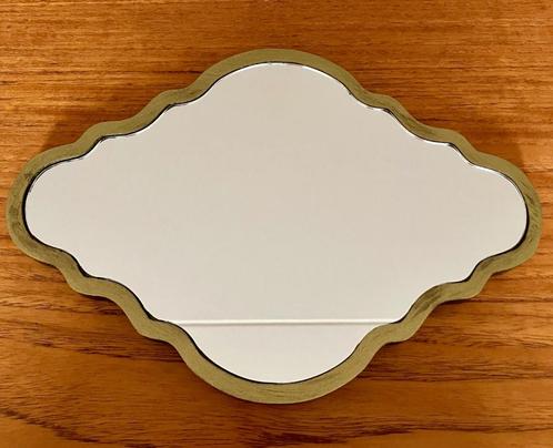 Kleine spiegel met gegolfde rand, Huis en Inrichting, Woonaccessoires | Spiegels, Nieuw, Minder dan 50 cm, Minder dan 100 cm, Overige vormen