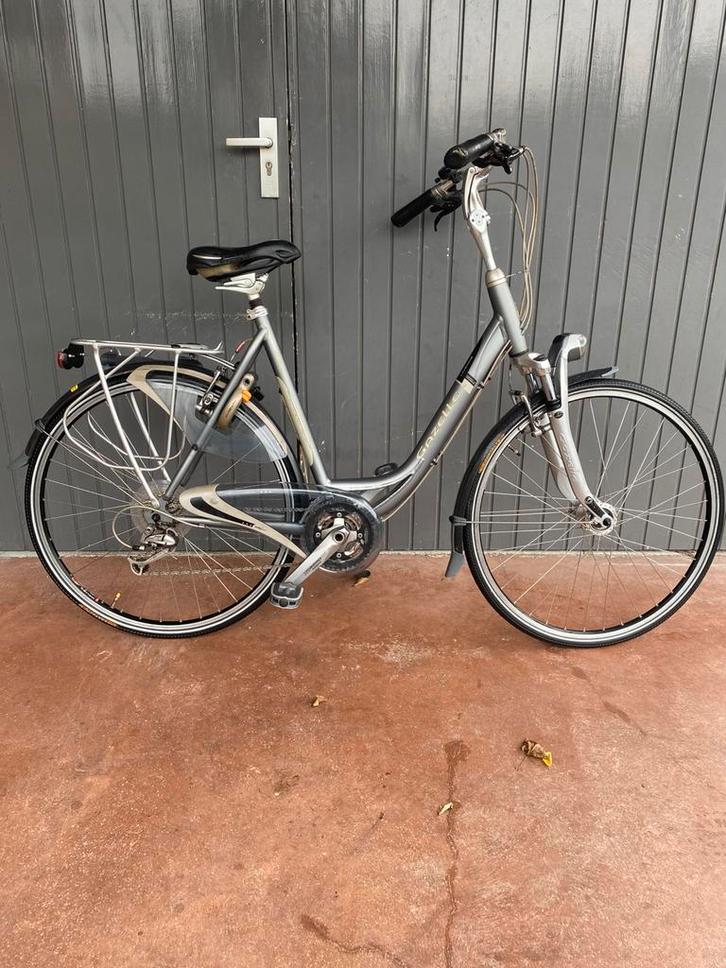 Gazelle lausanne goldline damesfiets 28 inch, Fietsen en Brommers, Fietsen | Dames | Damesfietsen, Zo goed als nieuw, Gazelle