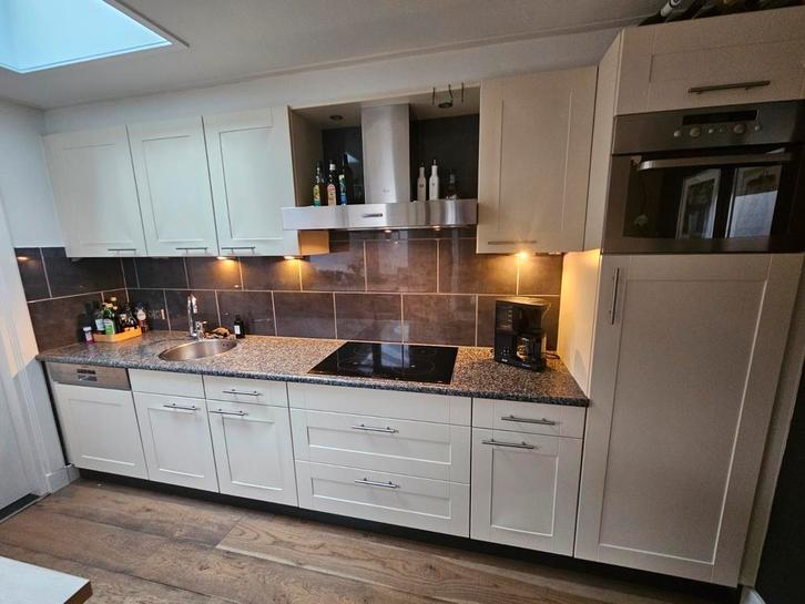 Nette Crème Keuken met Apparatuur - Brugman, Huis en Inrichting, Keuken | Complete keukens, Zo goed als nieuw, Enkelwandige keuken