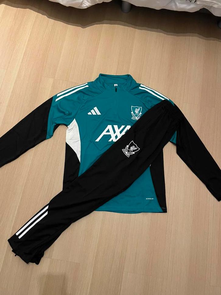 Liverpool Trainingspak 2025 - 2026 Maat M, Sport en Fitness, Voetbal, Nieuw, Trainingspak, Maat M, Ophalen of Verzenden