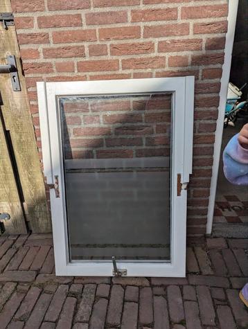 Raam zonder kozijn met dubbel glas beschikbaar voor biedingen