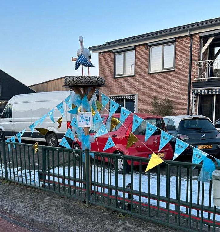 Geboorte ooievaar te huur, met naambordje naar keuze!, Kinderen en Baby's, Kraamcadeaus en Geboorteborden, Zo goed als nieuw, Geboortebord