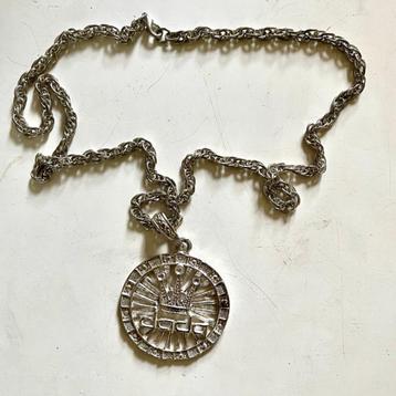 Halsketting met hanger beschikbaar voor biedingen