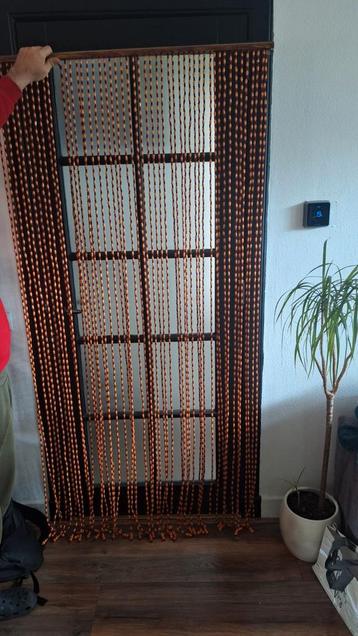 Houten kralengordijn beschikbaar voor biedingen