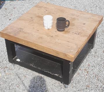 salontafel op wielen 72x72cm beschikbaar voor biedingen