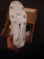 Nike tiempo legend 10 goud zwart/wit, Maat XS of kleiner, Ophalen, Gebruikt, Schoenen