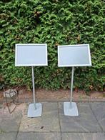 Twee grijze informatieborden op voet. Menubord., Ophalen