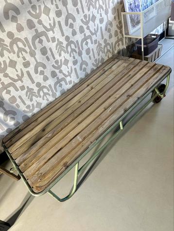 Super toffe, vintage industriële kar beschikbaar voor biedingen