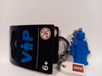 Lego VIP Keychain Klassiek Blauw minifig NIEUW, Nieuw, Complete set, Ophalen of Verzenden, Lego