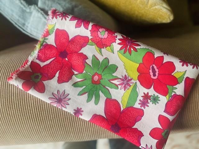 Stof bloemen roze jaren 80 stof retro katoen, Hobby en Vrije tijd, Stoffen en Lappen, Nieuw, Katoen, 120 cm of meer, 30 tot 200 cm