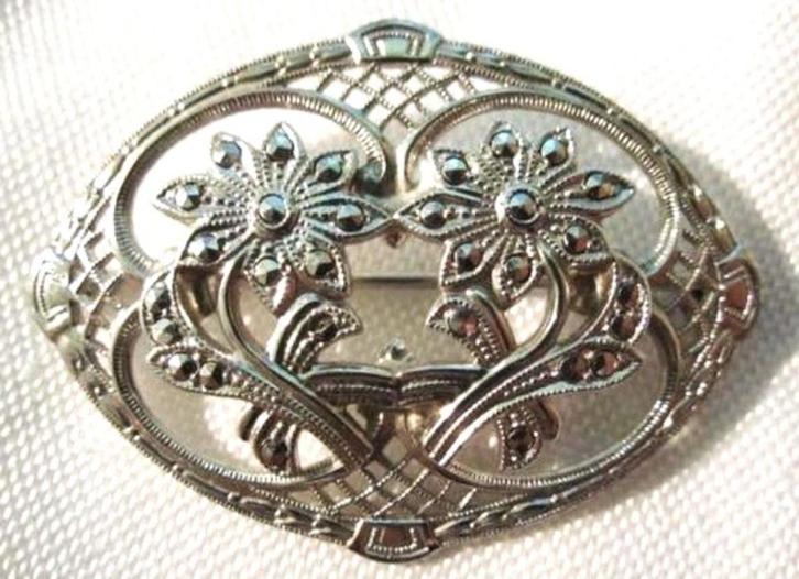Vintage klassieke broche bloemen en markasieten (6223-1594), Sieraden, Tassen en Uiterlijk, Broches, Zo goed als nieuw, Zilver
