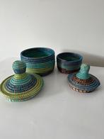 Twee Afrikaanse mandjes Senegal - blauw/ groen, Huis en Inrichting, Woonaccessoires | Schalen en Manden, Overige materialen, Mand