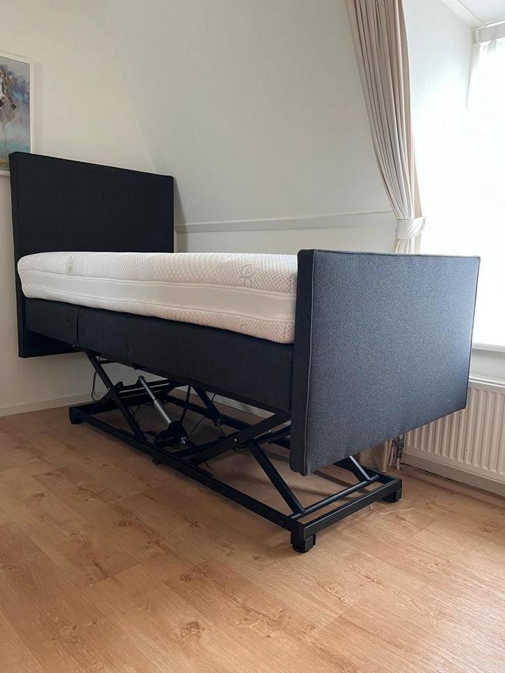 Hoog laag bed (bijna) helemaal nieuw, Huis en Inrichting, Slaapkamer | Bedden, Zo goed als nieuw, Eenpersoons, 200 cm, Ophalen