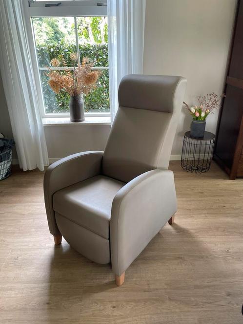Sta-op stoel elektrisch Ciar met accu, Huis en Inrichting, Fauteuils, Zo goed als nieuw, 50 tot 75 cm, Minder dan 75 cm, Ophalen