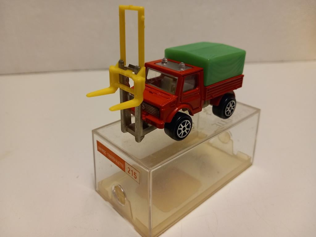 Majorette boxed Unimog forklift truck 3INCH, Ophalen of Verzenden, Zo goed als nieuw, Bus of Vrachtwagen, Majorette