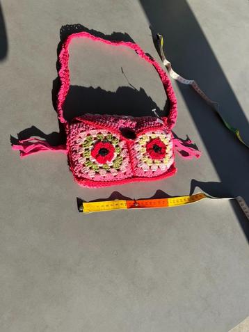 Nieuw rood/roze granny square tasje, mt 25x18 cm beschikbaar voor biedingen