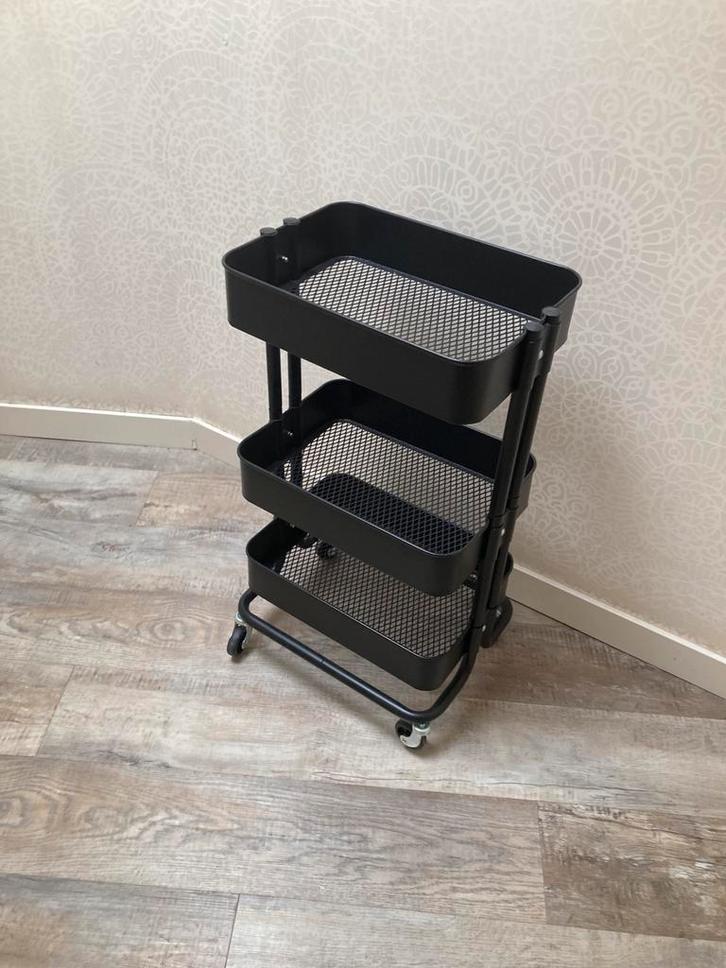 IKEA RASKOG rolkarretje zwart, Huis en Inrichting, Woonaccessoires | Krantenbakken en Lectuurbakken, Zo goed als nieuw, Ophalen