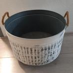 Leuke ijzeren "mand" op wieltjes, Huis en Inrichting, Woonaccessoires | Schalen en Manden, Ophalen of Verzenden, Zo goed als nieuw