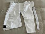Nieuw judopak met band, merk Decathlon, maat 110, Maat XS of kleiner, Judo, Ophalen of Verzenden, Nieuw