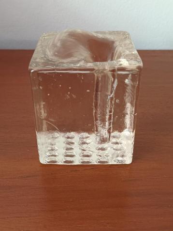 Sofifleur vaasje/ KUBUS/ licht roze glas beschikbaar voor biedingen