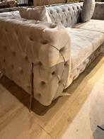 Beige 3-Zitsbank met Gouden Pootjes – Stijlvol & Comfortabel, 150 tot 200 cm, 75 tot 100 cm, Ophalen of Verzenden, Rechte bank