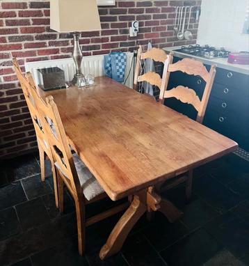 Eikenhouten Eettafel met Stoelen beschikbaar voor biedingen