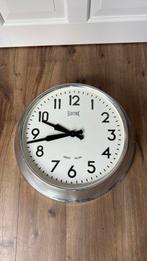 Klok diameter 55cm, Ophalen, Zo goed als nieuw, Analoog, Wandklok