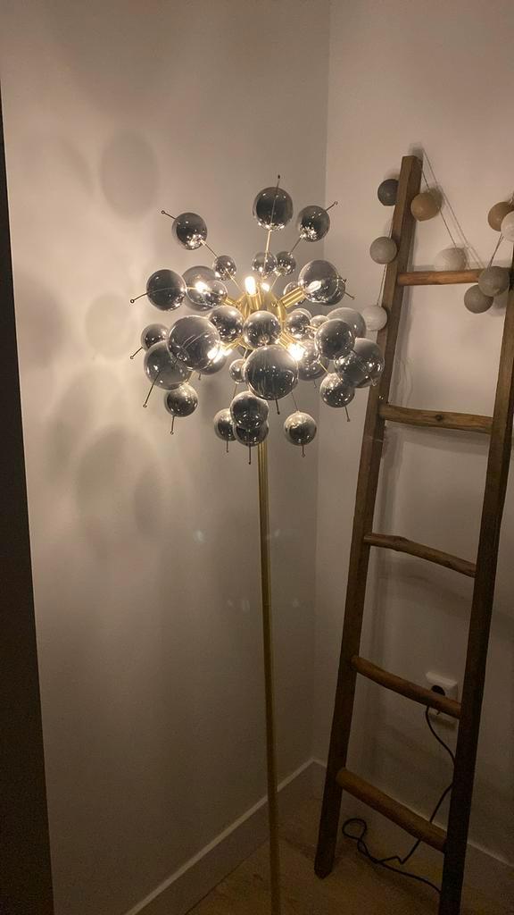 Stijlvolle lamp met ballen, Huis en Inrichting, Lampen | Vloerlampen, Zo goed als nieuw, 150 tot 200 cm, Metaal, Ophalen of Verzenden