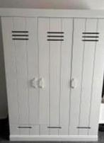 WOOOD  3 deurs Kledingkast .en 55cm diep !, Ophalen, Gebruikt, 100 tot 150 cm, 150 tot 200 cm