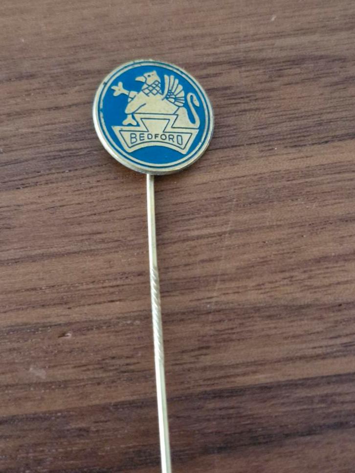 Sp 1383 Bedford Pin Badge - Vintage, Verzamelen, Speldjes, Pins en Buttons, Ophalen of Verzenden