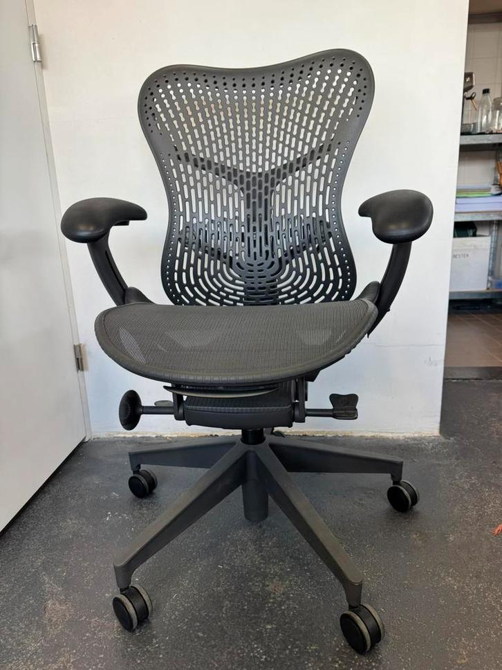 Herman Miller Mirra 2 Butterfly - Zo goed als nieuw, Huis en Inrichting, Bureaustoelen, Zo goed als nieuw, Zwart, Ophalen