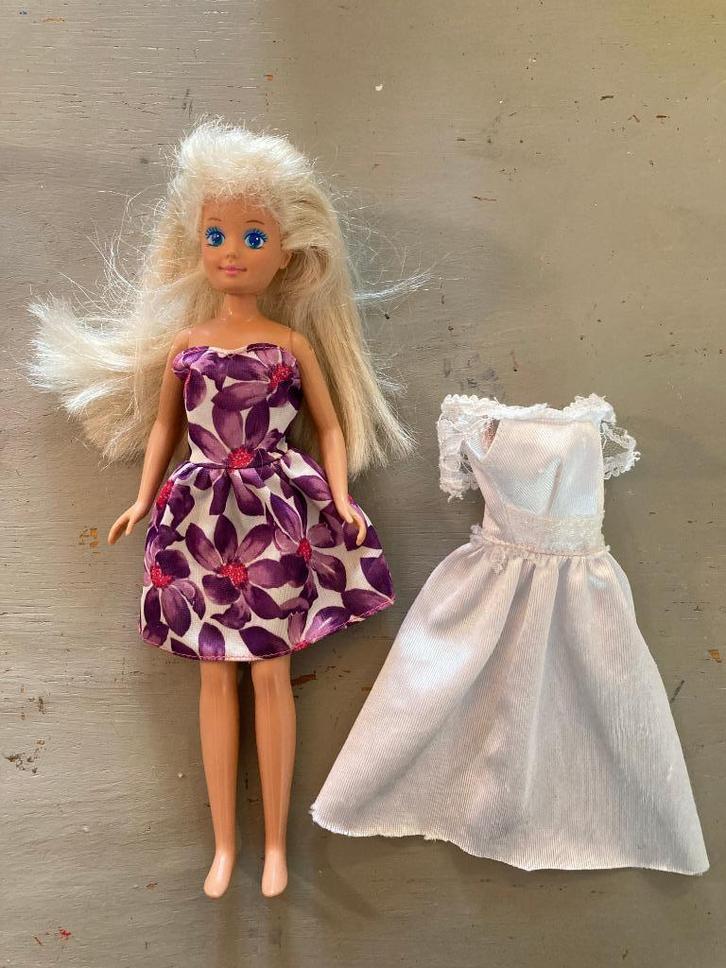 Vintage barbiepop Skipper Barbie Mattel 80s bruidsjurk jurk, Verzamelen, Poppen, Gebruikt, Fashion Doll, Ophalen of Verzenden