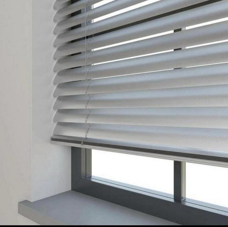 Jaloezieen 50 mm breed licht grijs, Huis en Inrichting, Stoffering | Gordijnen en Lamellen, Zo goed als nieuw, Ophalen
