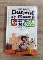 Tosca Menten - Dummie de Mummie en de dans van de cobra, Boeken, Kinderboeken | Jeugd | onder 10 jaar, Gelezen, Ophalen of Verzenden