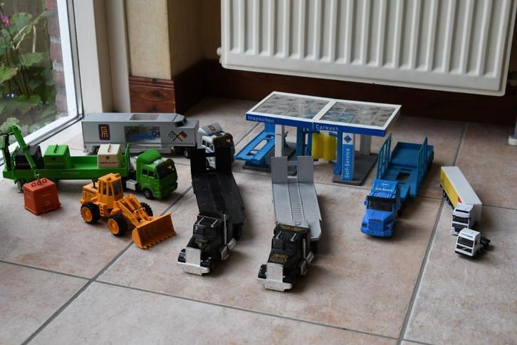 Maisto Model vrachtwagens 1:64 (5 Stuks), Hobby en Vrije tijd, Modelauto's | Overige schalen, Gebruikt, Bus of Vrachtwagen, Ophalen