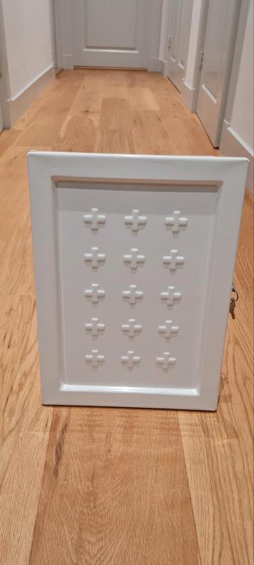 Ikea Medicijnkastje - Zo Goed Als Nieuw! beschikbaar voor biedingen