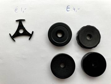Vintage single adapters / platenpucks. beschikbaar voor biedingen