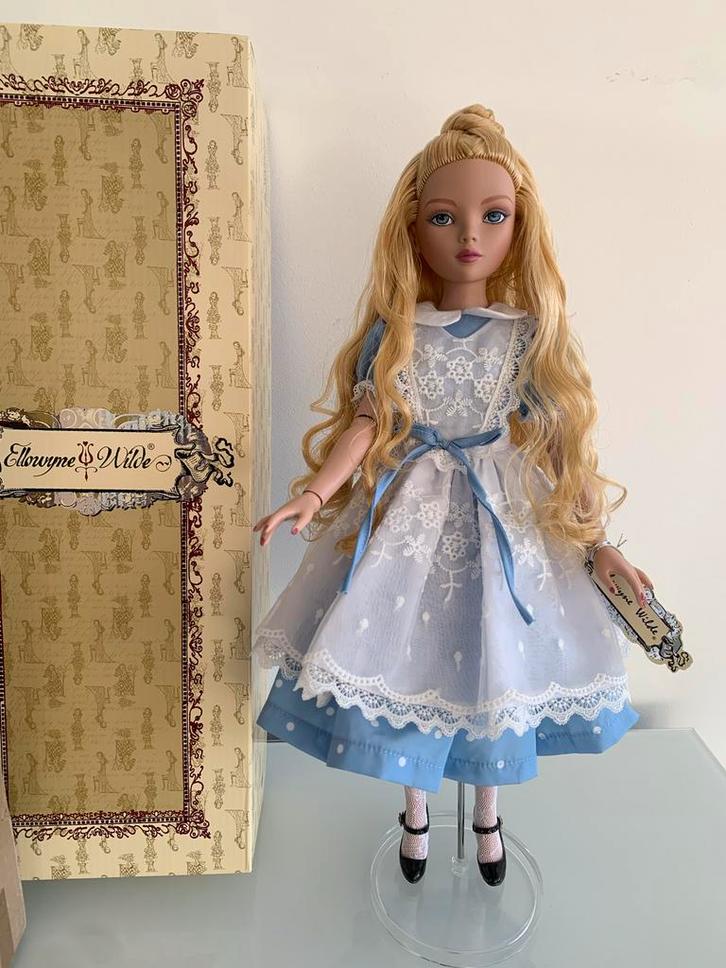 Robert Tonner ‘Ellowyne (Alice) in Wonderland’ pop nieuw, Verzamelen, Poppen, Zo goed als nieuw, Pop, Ophalen of Verzenden