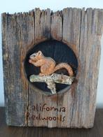 Eekhoorn in redwood boom stam wanddecoratie hout, Ophalen of Verzenden, Zo goed als nieuw, Wild dier, Beeldje of Figuurtje