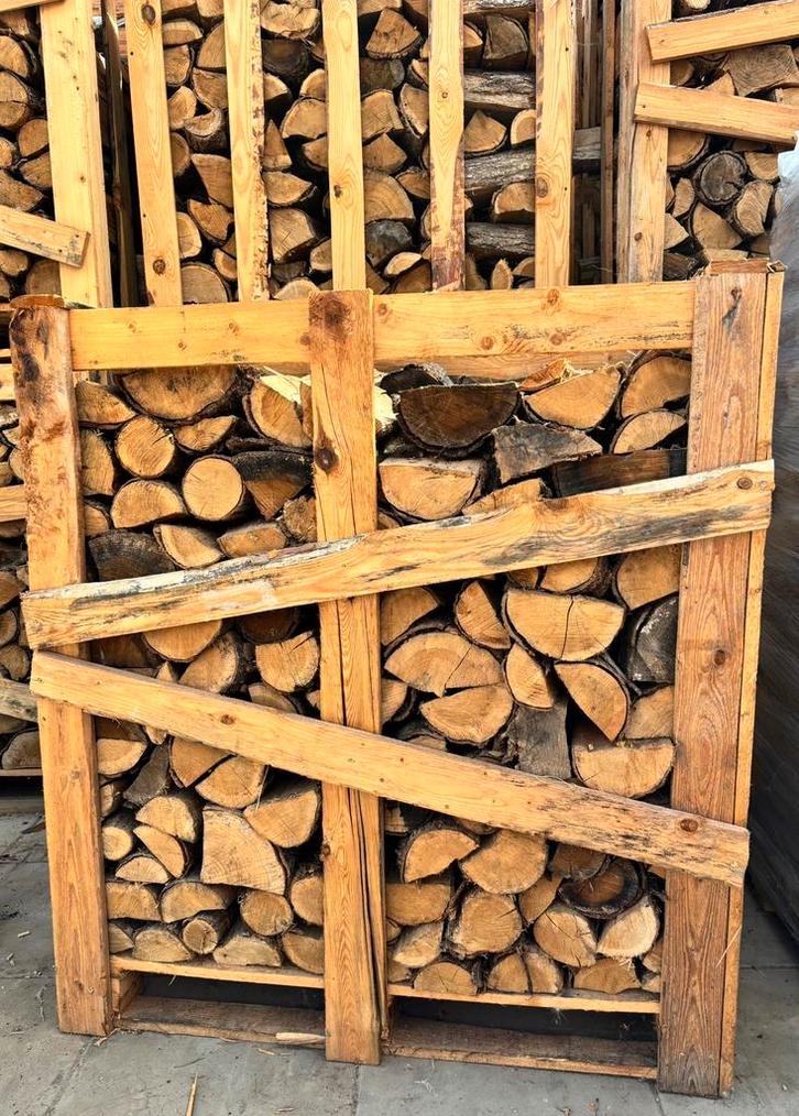 Droog eikenhout in krat - brandhout, kachelhout, haardhout, Tuin en Terras, Haardhout, Blokken, Eikenhout, Minder dan 3 m³, Ophalen