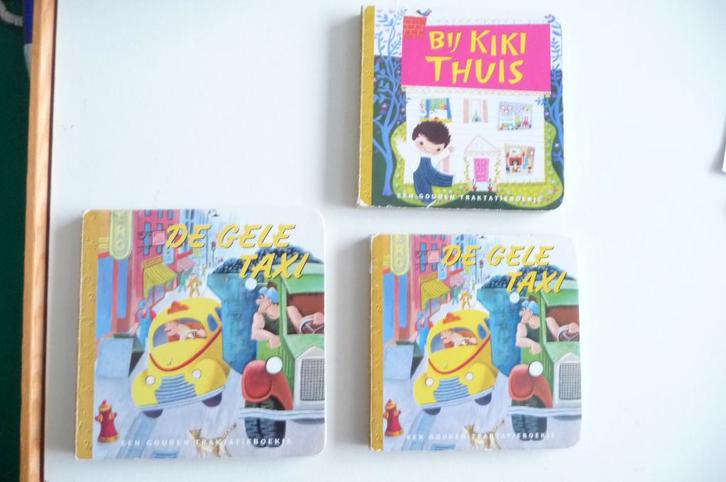 GOUDEN TRAKTATIE BOEKJE 10,5CM 2 VAN 9 CM EN 9 MINIBOEKJES, Boeken, Kinderboeken | Kleuters, Zo goed als nieuw, Fictie algemeen