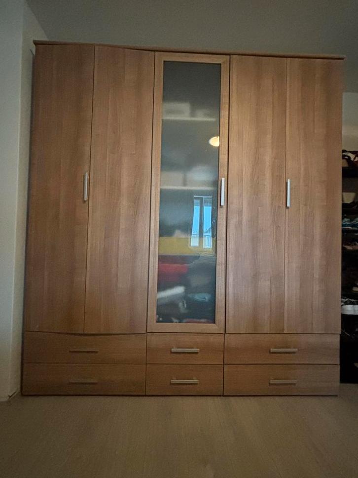 Grote kledingkast met veel opbergruimte, Huis en Inrichting, Kasten | Kledingkasten, Gebruikt, 200 cm of meer, 50 tot 75 cm, Met lade(s)