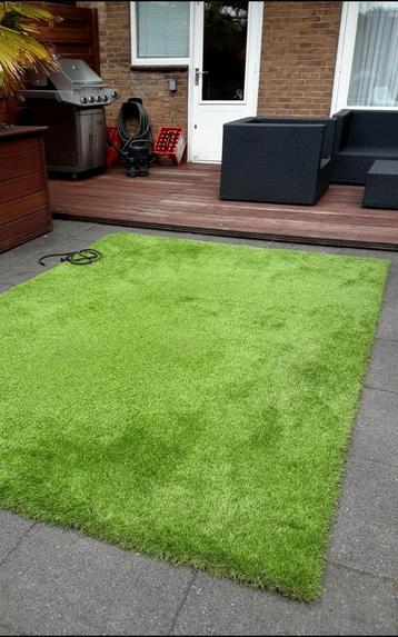 Kunstgras mat van 205 x 300 met drainage 35 mm dikte beschikbaar voor biedingen