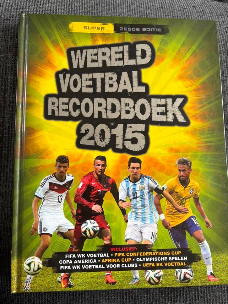 Wereld voetbal recordboek 2015, Boeken, Sportboeken, Zo goed als nieuw, Balsport, Ophalen of Verzenden