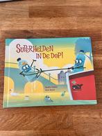 Superhelden in de dop - Kinderboek, Ophalen of Verzenden, Zo goed als nieuw, Fictie algemeen