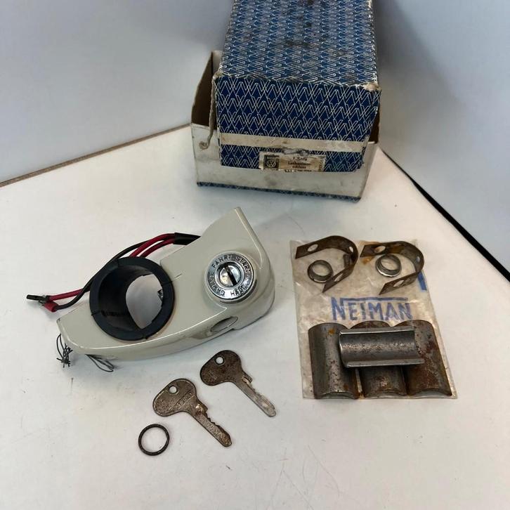 VW Neiman contactslot stuurslot ivoorkleurige Kever KG 58-67, Auto diversen, Auto-accessoires, Zo goed als nieuw, Ophalen of Verzenden