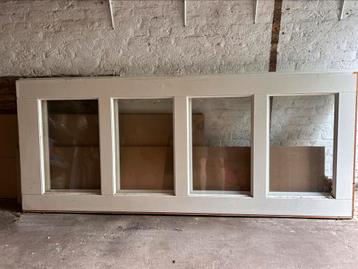Twee witte houten deuren met 4-vak glas beschikbaar voor biedingen